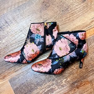 Kelly & Katie floral embroidered boots